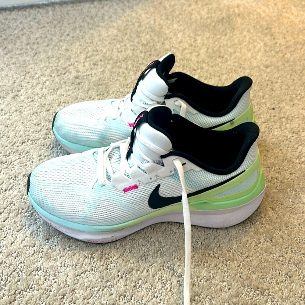 Gently used great condition Nike running sneakers